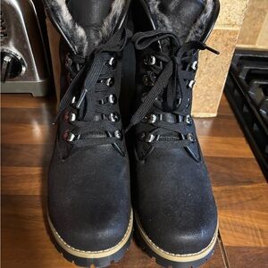 Cliffs by WHITE MOUNTAIN Black Faux-Fur Lace-Up Hiking Boots